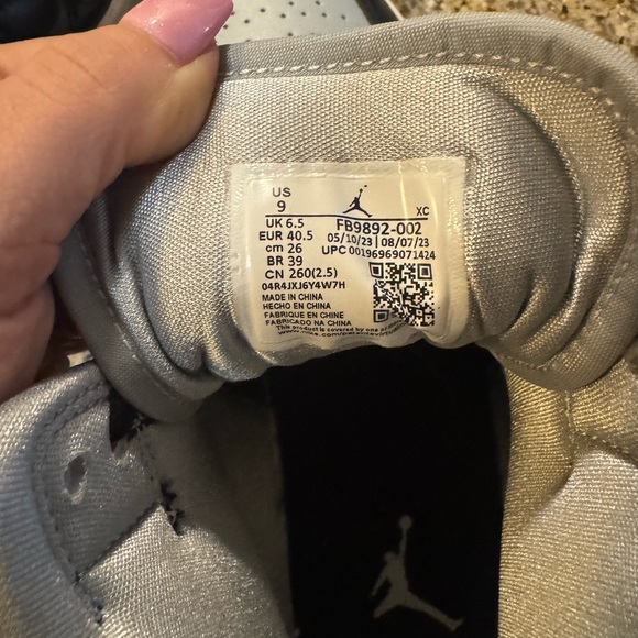 Air Jordan 1 Mid SE- Black/Light Smoke Grey - Picture 9 of 9